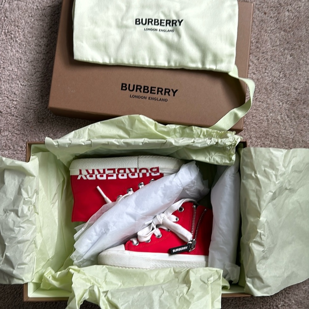 Kids sneakers
